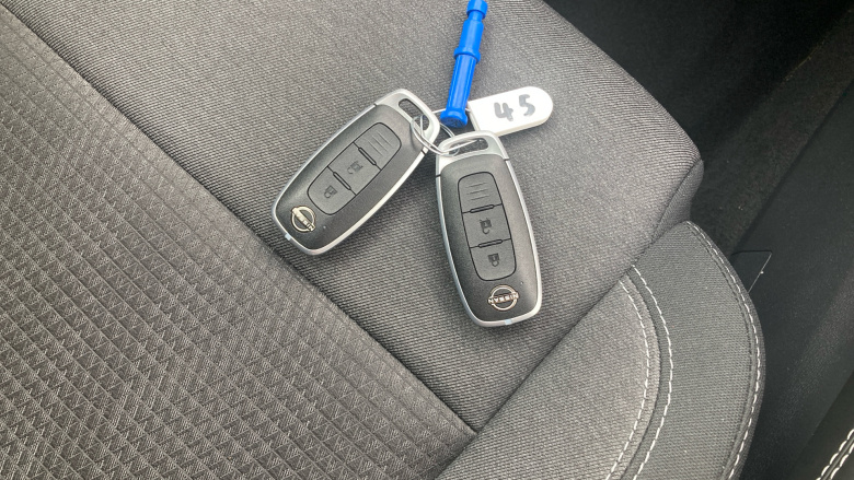 Nissan Qashqai 1.3 DiG-T MH N-Connecta 5dr Petrol Hatchback